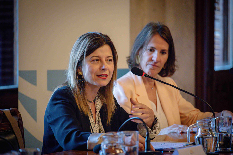 Bibiana Aído en uso de la palabra durante el Encuentro Mujeres en Política. Foto: Parlamento Uy. Bibiana Aído en uso de la palabra durante el Encuentro Mujeres en Política. Foto: Parlamento Uy.