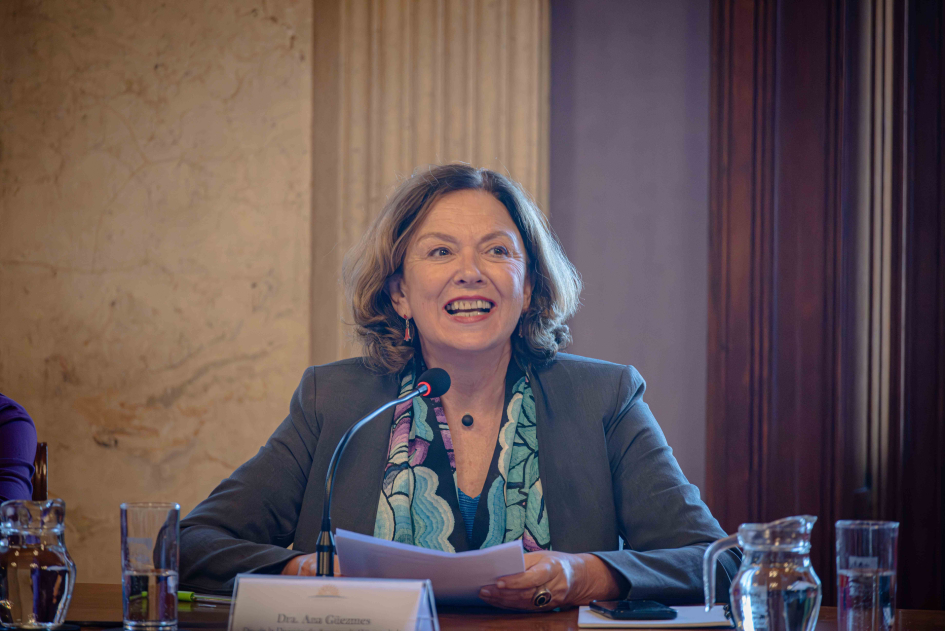 Ana Güezmes en uso de la palabra durante el Encuentro Mujeres en Política. Foto: Parlamento Uruguay. Ana Güezmes en uso de la palabra durante el Encuentro Mujeres en Política. Foto: Parlamento Uruguay.