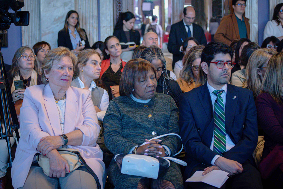 Público asistente durante el Encuentro Mujeres en Política. Foto: Parlamento Uruguay. Público asistente durante el Encuentro Mujeres en Política. Foto: Parlamento Uruguay.