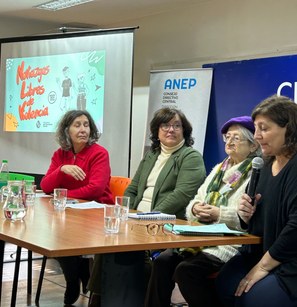 Mesa de ex autoridades nacionales durante el lanzamiento de NLV 2025