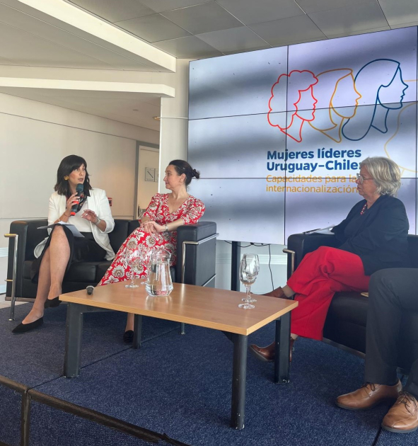 Mariana Ferreira en uso de la palabra durante el taller Mujeres líderes emprendedoras Uruguay-Chile Mariana Ferreira en uso de la palabra durante el taller Mujeres líderes emprendedoras Uruguay-Chile