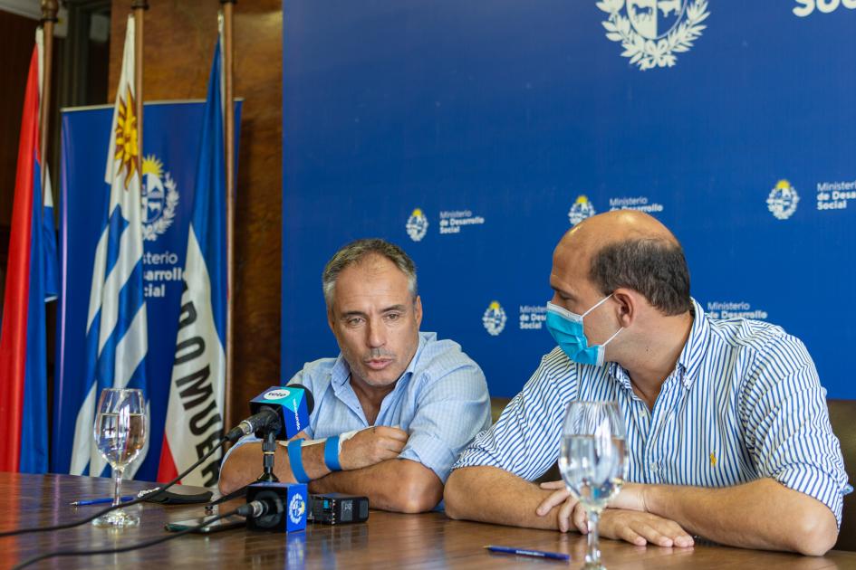 Autoridades en la firma de convenio Autoridades en la firma de convenio
