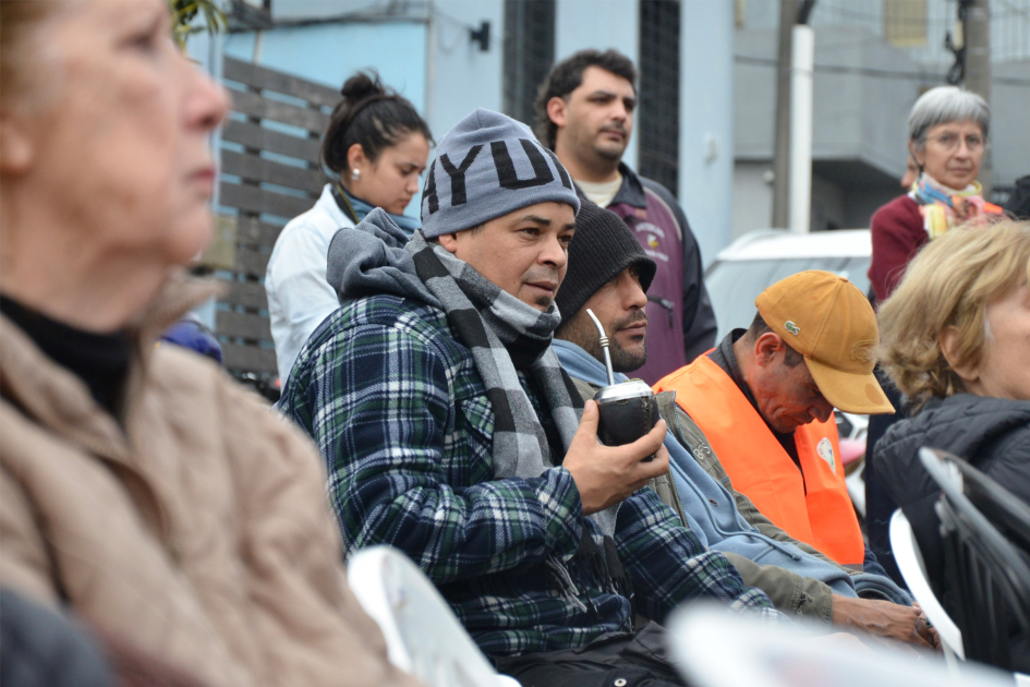 Público en inauguración de centro en Salto.