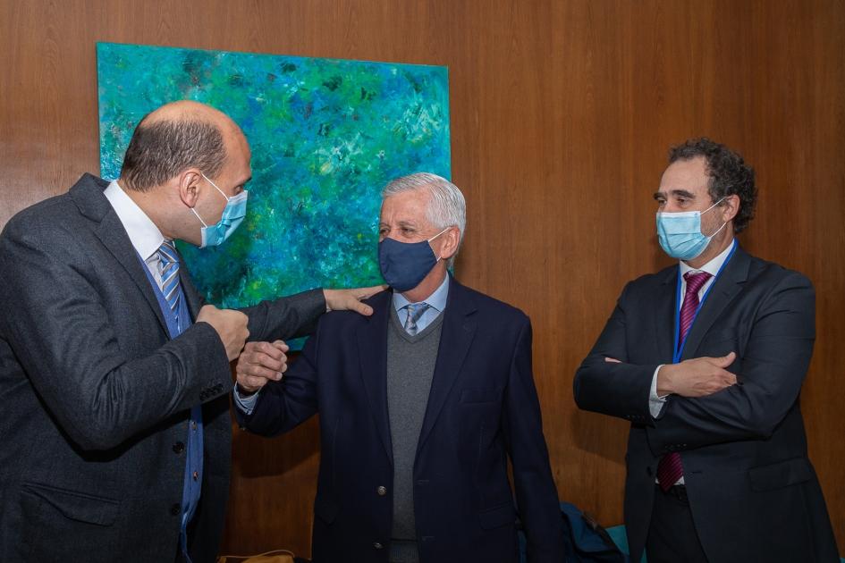 Acuerdo con la Cámara de la Construcción del Uruguay por cupos laborales para integrantes de programas del Mides Ministro Lema junto a presidente y representante de la Cámara Uruguaya de la Construcción