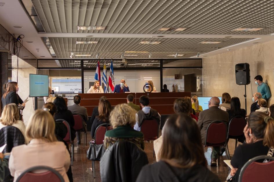 Autoridades e invitados al lanzamiento de la Guía de Crianza de UCC Autoridades e invitados al lanzamiento de la Guía de Crianza de UCC