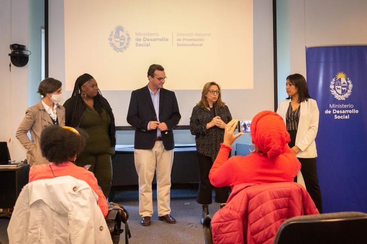 Autoridades Ministerio Desarrollo Social con colectivos afro