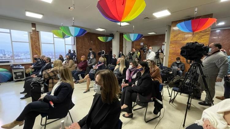 Autoridades de gobierno y representantes de la sociedad civil en lanzamiento del Mes de la Diversidad Autoridades de gobierno y representantes de la sociedad civil en Mes de la Diversidad