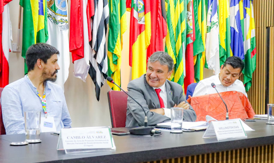 Camilo Álvarez en mesa MERCOSUR.