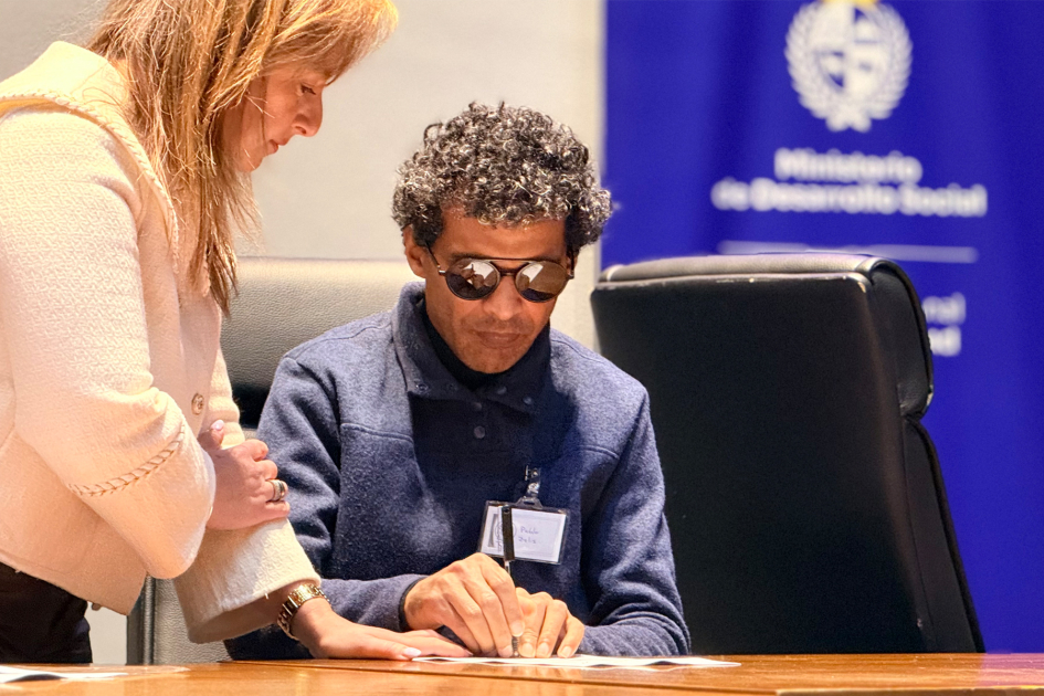 Firma de convenio con Fundación Agóra.