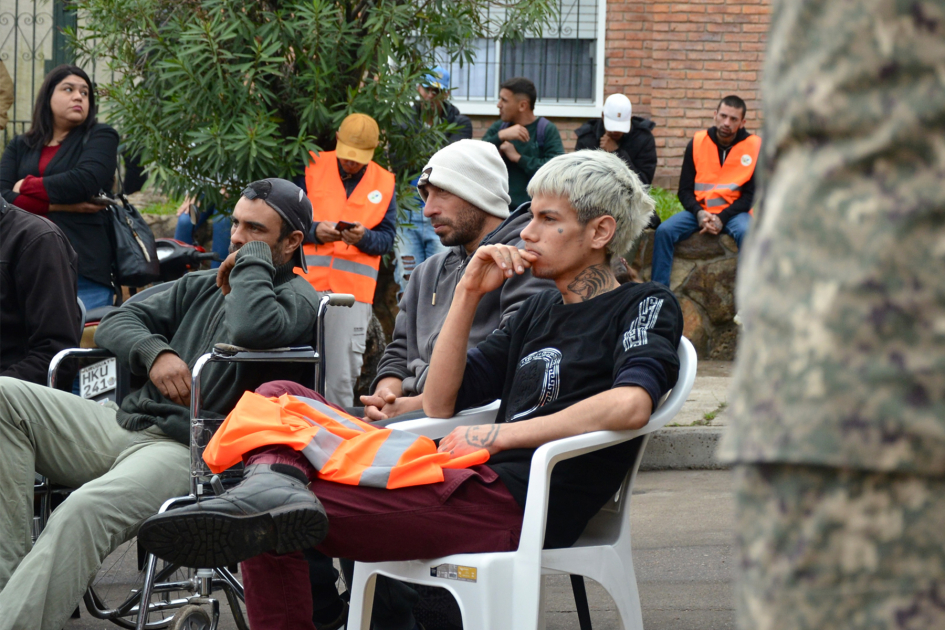 Público en inauguración de centro en Salto.