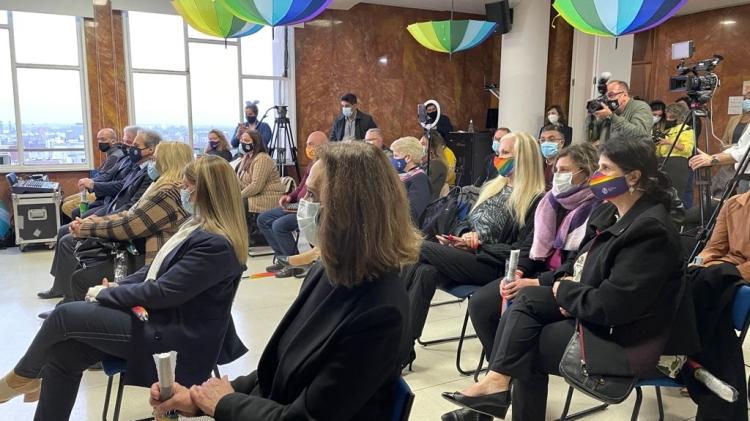 Autoridades de gobierno y representantes de la sociedad civil en lanzamiento del Mes de la Diversidad Autoridades de gobierno y representantes de la sociedad civil en Mes de la Diversidad