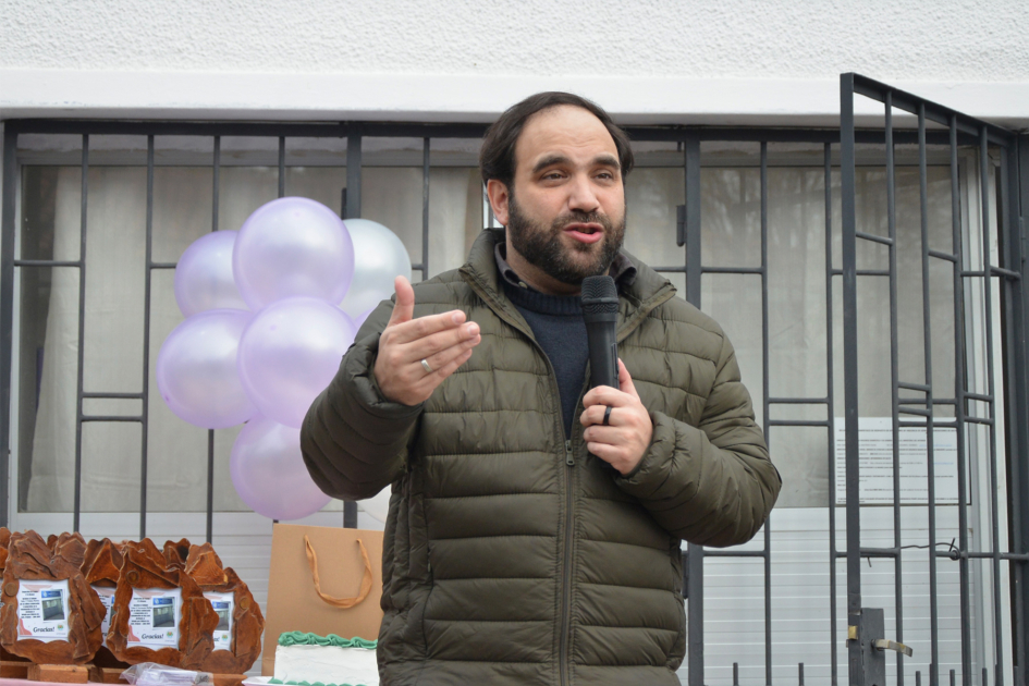 Gonzalo Civila hablando durante la inauguración del centro en Salto.