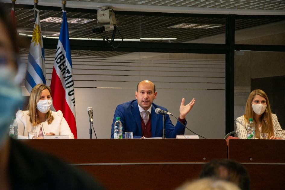 Ministro Martín Lema; directora nacional de Desarrollo Social, Cecilia Sena y gerenta de UCC, Victo