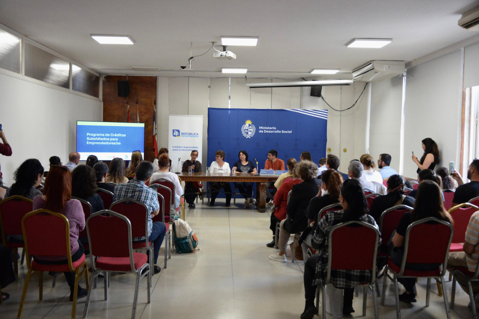 Público asistente en la conferencia de prensa Público asistente en la conferencia de prensa