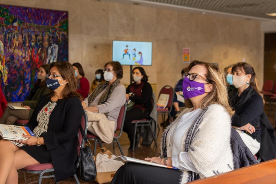 Presencia de autoridades de INAU e Inmujeres en lanzamiento de Guía de Crianza Presencia de autoridades de INAU e Inmujeres en lanzamiento de Guía de Crianza