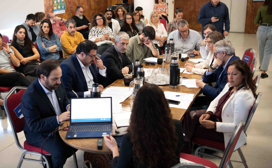 Autoridades durante el primer Consejo Interinstitucional de Juventudes. Autoridades durante el primer Consejo Interinstitucional de Juventudes.