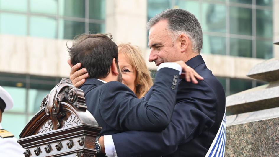 Presidente Orsi y vicepresidenta Cosse, saludan al ministro Civila luego de su pose en el cargo Presidente Orsi y vicepresidenta Cosse, saludan al ministro Civila luego de su pose en el cargo
