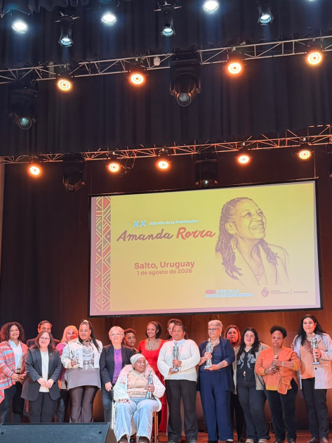 Premiadas y mencionadas junto a autoridades en la 20.ª Edición de la Premiación Amanda Rorra. Premiadas y mencionadas junto a autoridades en la 20.ª Edición de la Premiación Amanda Rorra.