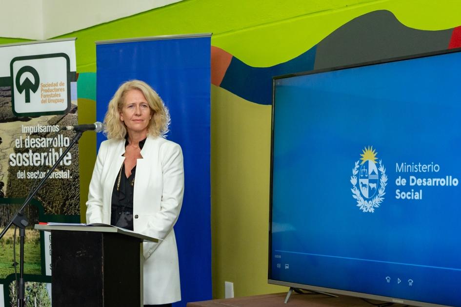 Inauguración de "El Zorzal" segundo centro de ingreso para mujeres con niños y adolescentes en situación de calle Fernanda Auersperg hace uso de la palabra en inauguración de centro "El Zorzal"