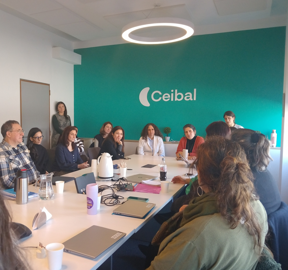 Representantes de Ceibal y equipo de auditoras durante la auditoría Representantes de Ceibal y equipo de auditoras durante la auditoría