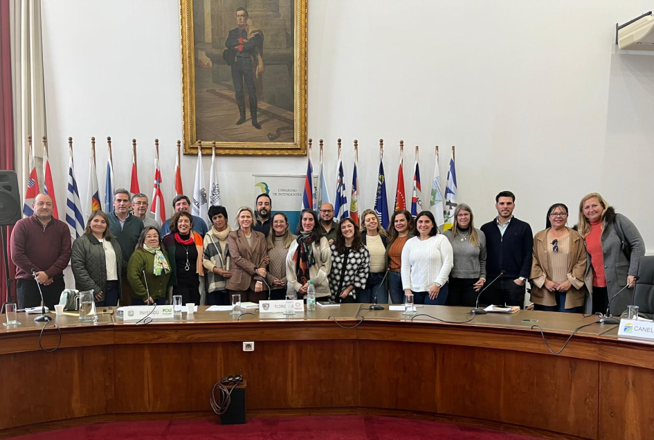 Fortalecimiento interinstitucional y capacitación para la mejora de la atención a personas mayores Reunión entre Inmayores la Comisión Interdepartamental de Personas Mayores