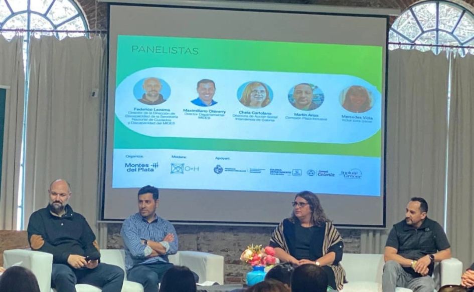 Equipo de la dirección de Discapacidad del MIDES en la presentación del Plan en la ciudad de Colonia Parte del equipo de la Secretaría de Discapacidad en la participación el intercambio en Colonia