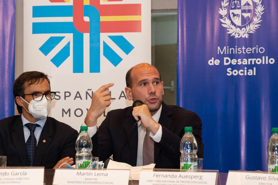 Ministro Lema durante su alocución Ministro Lema durante su alocución