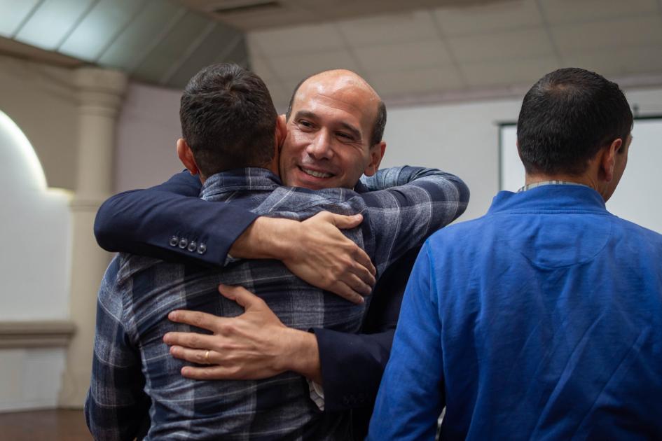 Ministro Lema saludando a participantes Ministro Lema saludando a participantes