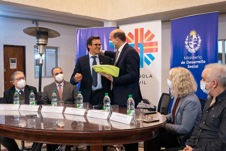 Entrega de desfibrilador donado a la Posada Entrega de desfibrilador donado a la Posada