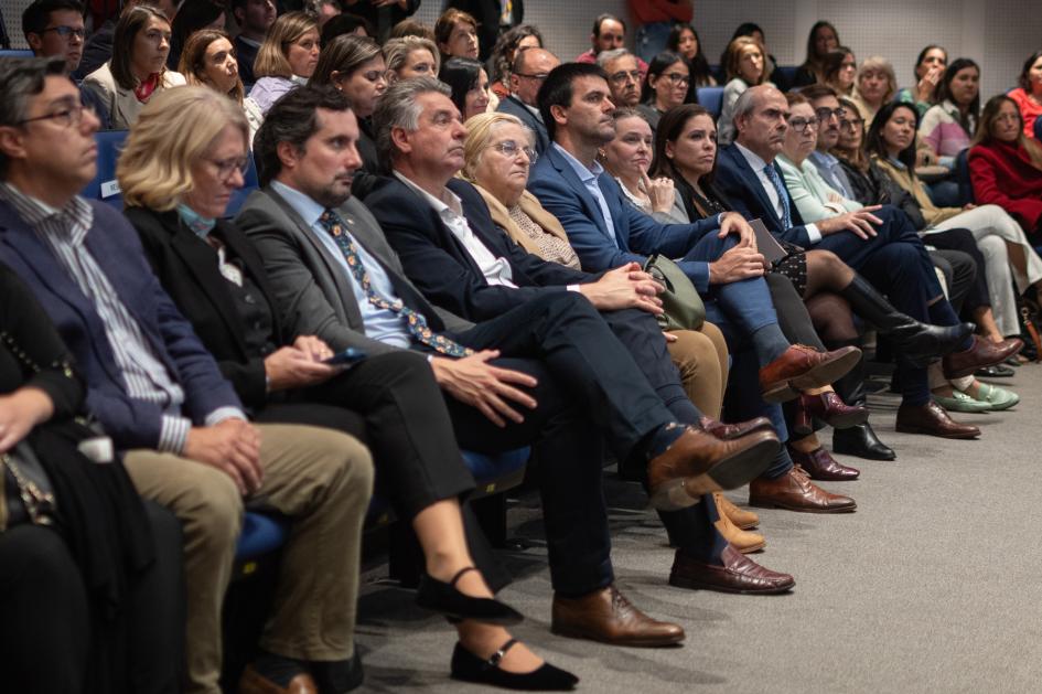 Autoridades presentes en el lanzamiento 