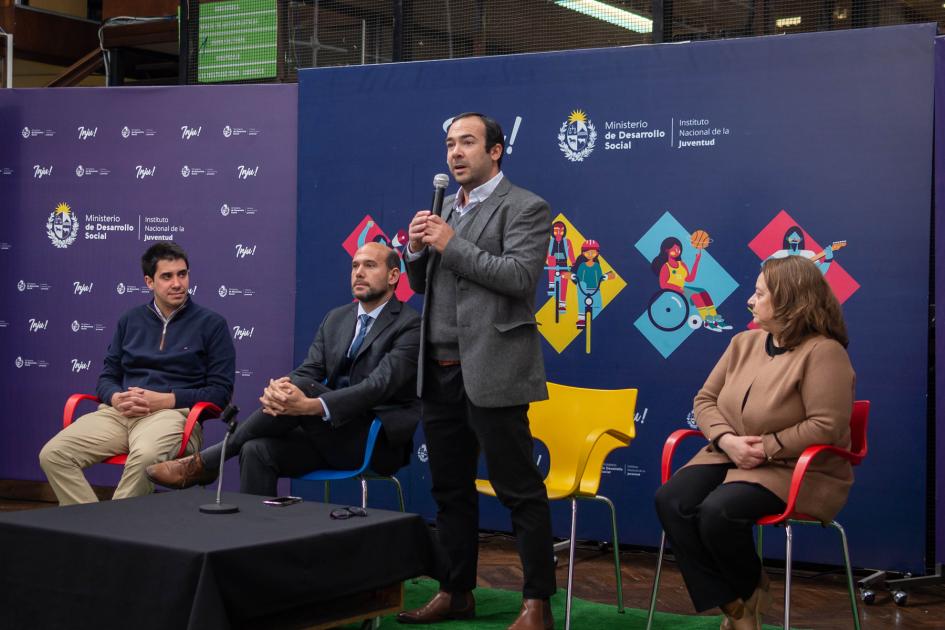 Representante de la Secretaría Nacional de Deporte haciendo uso de la palabra Representante de la Secretaría Nacional de Deporte haciendo uso de la palabra