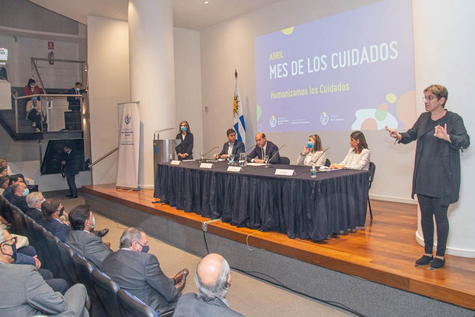 Autoridades presentes Autoridades presentes