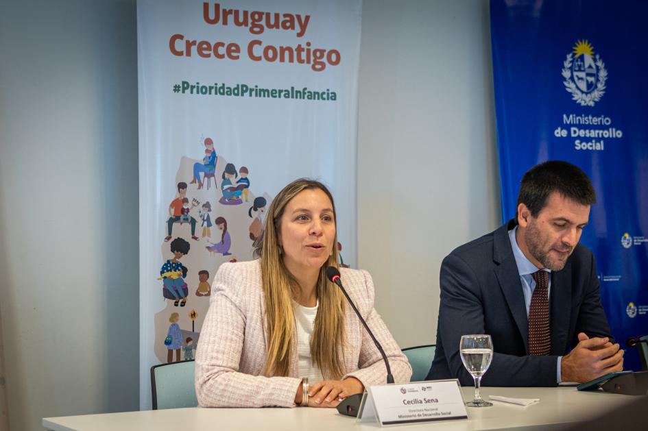 Cecilia Sena haciendo uso de la palabra Cecilia Sena haciendo uso de la palabra