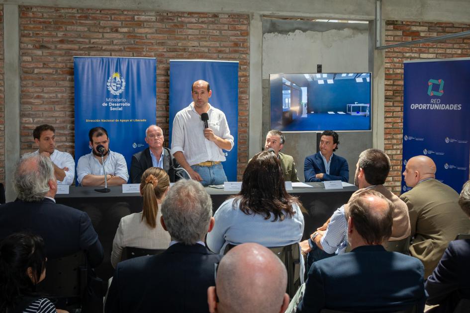 Ministro Lema haciendo uso de la palabra Ministro Lema haciendo uso de la palabra