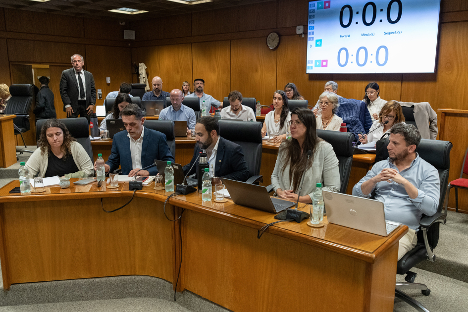 Autoridades del Ministerio de Desarrollo Social en Comisión de Presupuesto del Senado.