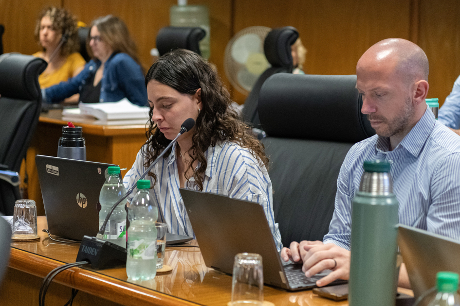 Autoridades del Ministerio de Desarrollo Social en Comisión de Presupuesto del Senado.