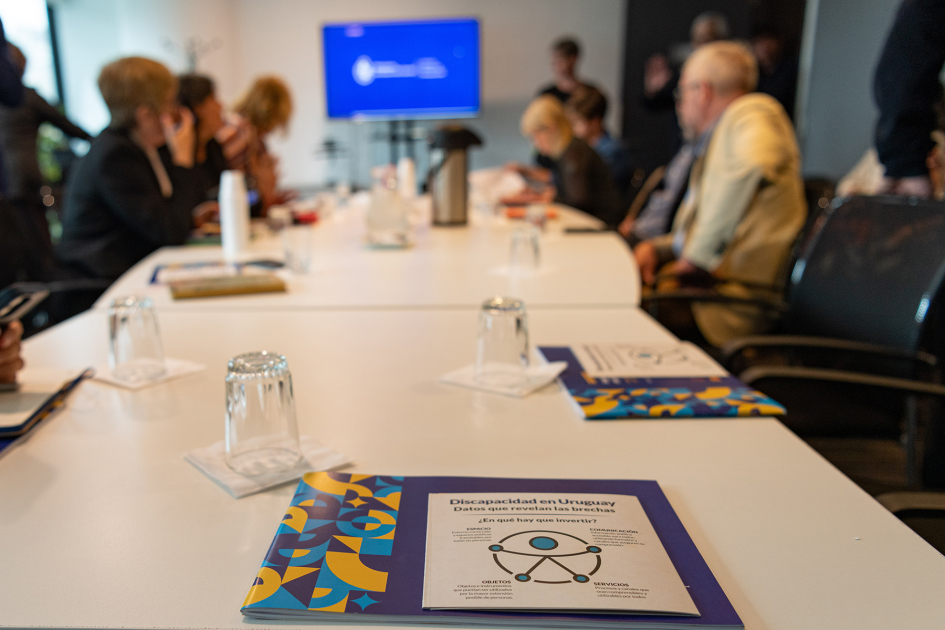 Reunión de autoridades en la presentación del Plan Nacional de Discapacidad en OPP.