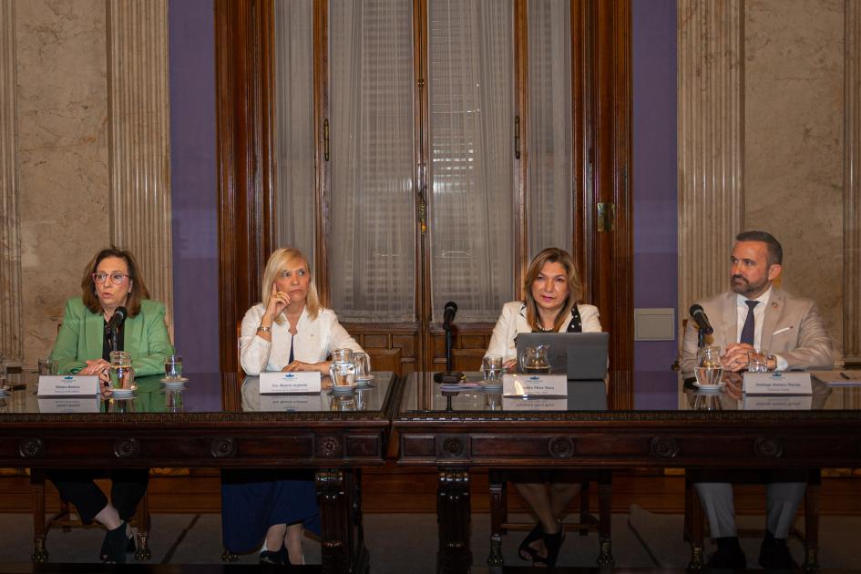 Mesa de apertura del evento Mesa de apertura del evento