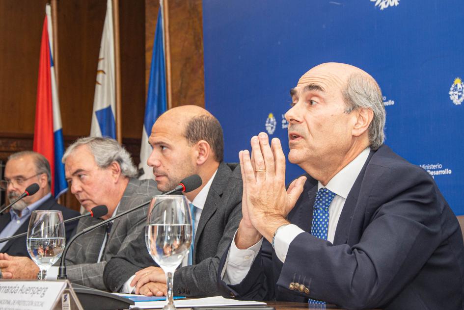 Pablo Abdala haciendo uso de la palabra Pablo Abdala haciendo uso de la palabra