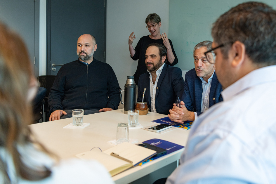 Primer plano del ministro Civila, el director de OPP Rodrigo Arim y el director de la INADIS Lezama.