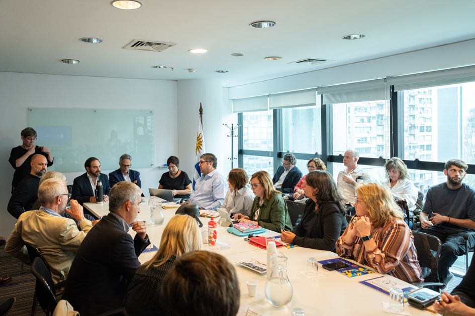 Reunión de autoridades en la presentación del Plan Nacional de Discapacidad en OPP.