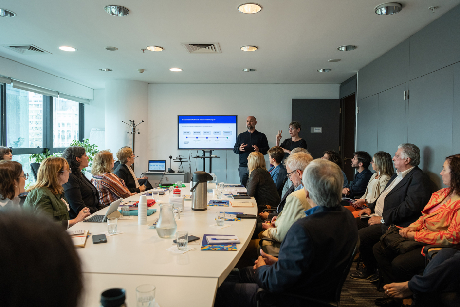 Reunión de autoridades en la presentación del Plan Nacional de Discapacidad en OPP.