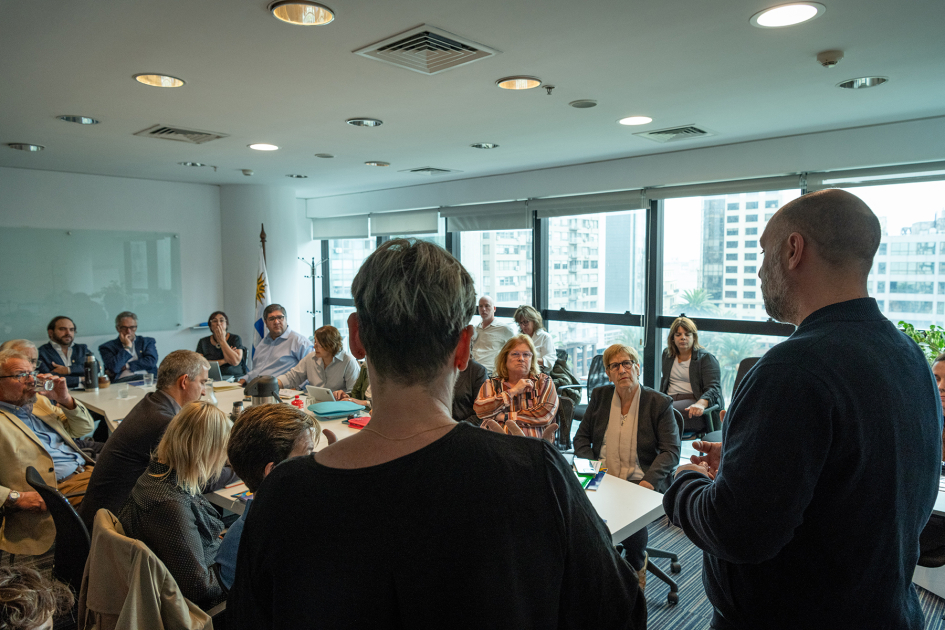 Reunión de autoridades en la presentación del Plan Nacional de Discapacidad en OPP.