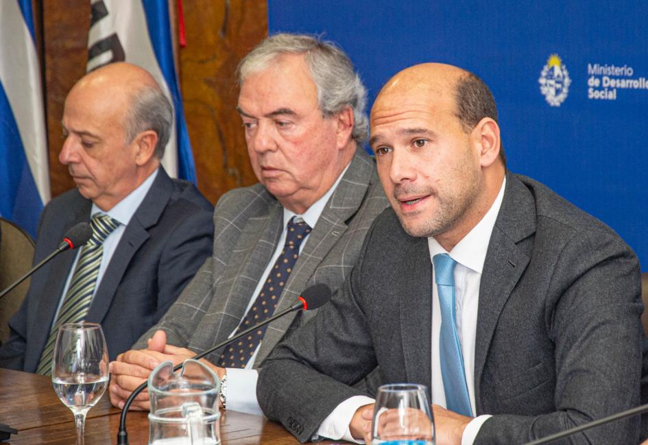 Ministro Lema junto a los ministros del Interior y Defensa Ministro Lema junto a los ministros del Interior y Defensa