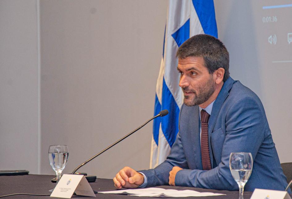 Alejandro Sciarra, director nacional del Mides en mesa de oratoria Accesos