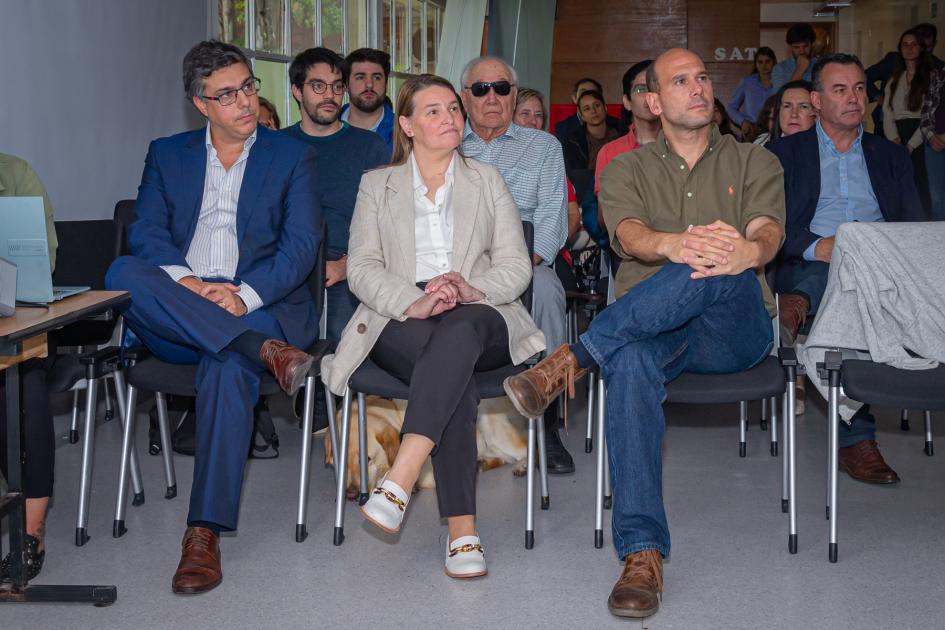 Autoridades presentes en la inauguración En primera fila de asientos, jerarcas del MIDES: Lema, Brugman, Scarela.