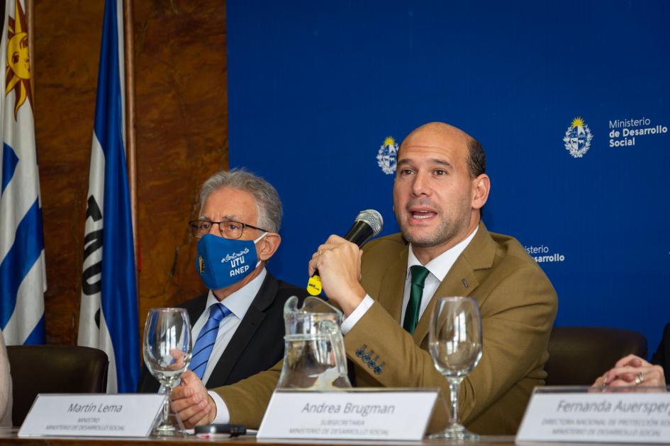 Ministro Lema durante su alocución Ministro Lema durante su alocución