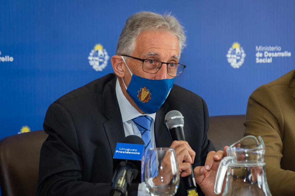 Director de UTU haciendo uso de la palabra Director de UTU haciendo uso de la palabra
