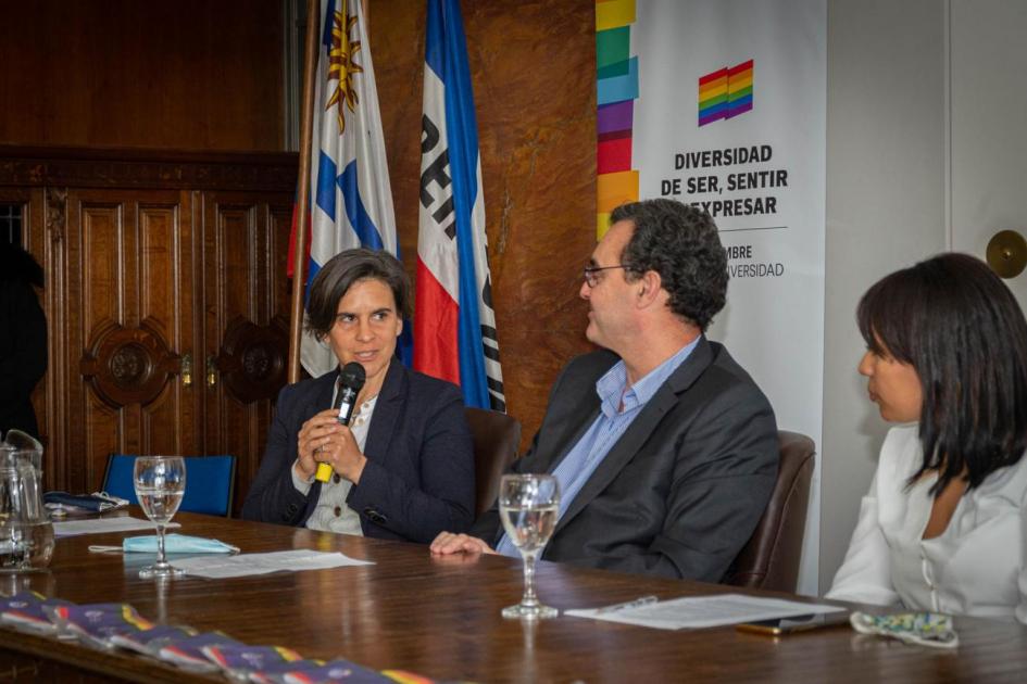 Ministro de Desarrollo Social, Pablo Batol; directora nacional de Promoción Sociocultural, Luisa Rodríguez y directora de la División de Derechos Humanos, Rosa Méndez Autoridades Ministerio de Desarrollo Social