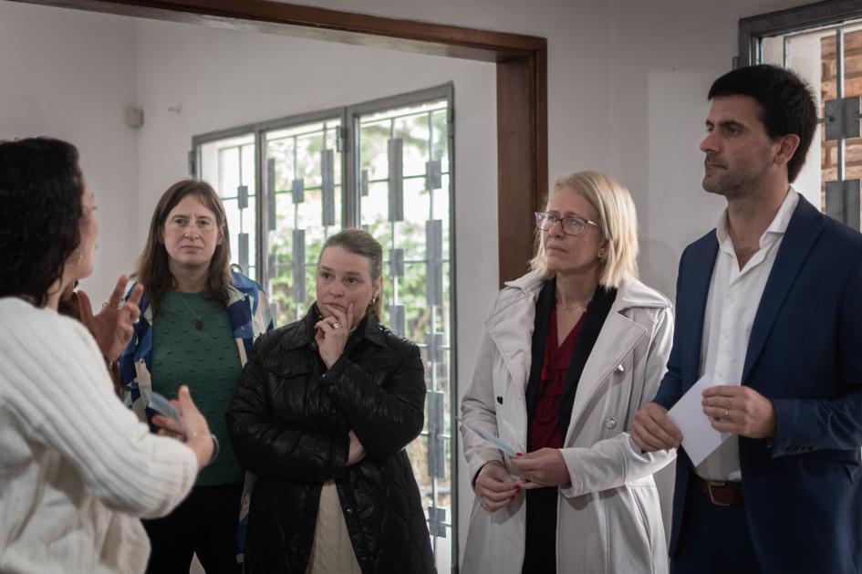 Autoridades del MIDES en diálogo con el equipo de trabajo Autoridades del MIDES en diálogo con el equipo de trabajo